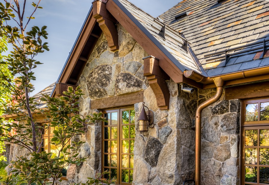 how-smart-security-cameras-video-doorbells-protect-against-porch-pirates